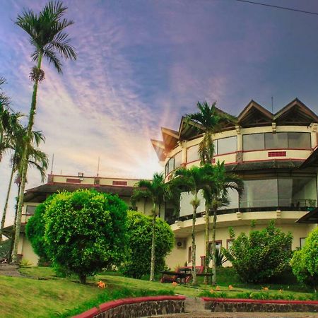 Parkside Nuansa Maninjau Resort Buitenkant foto