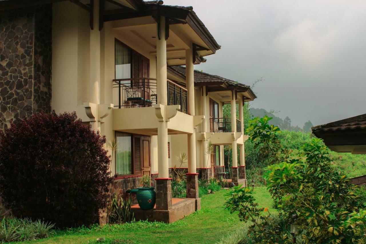 Parkside Nuansa Maninjau Resort Buitenkant foto