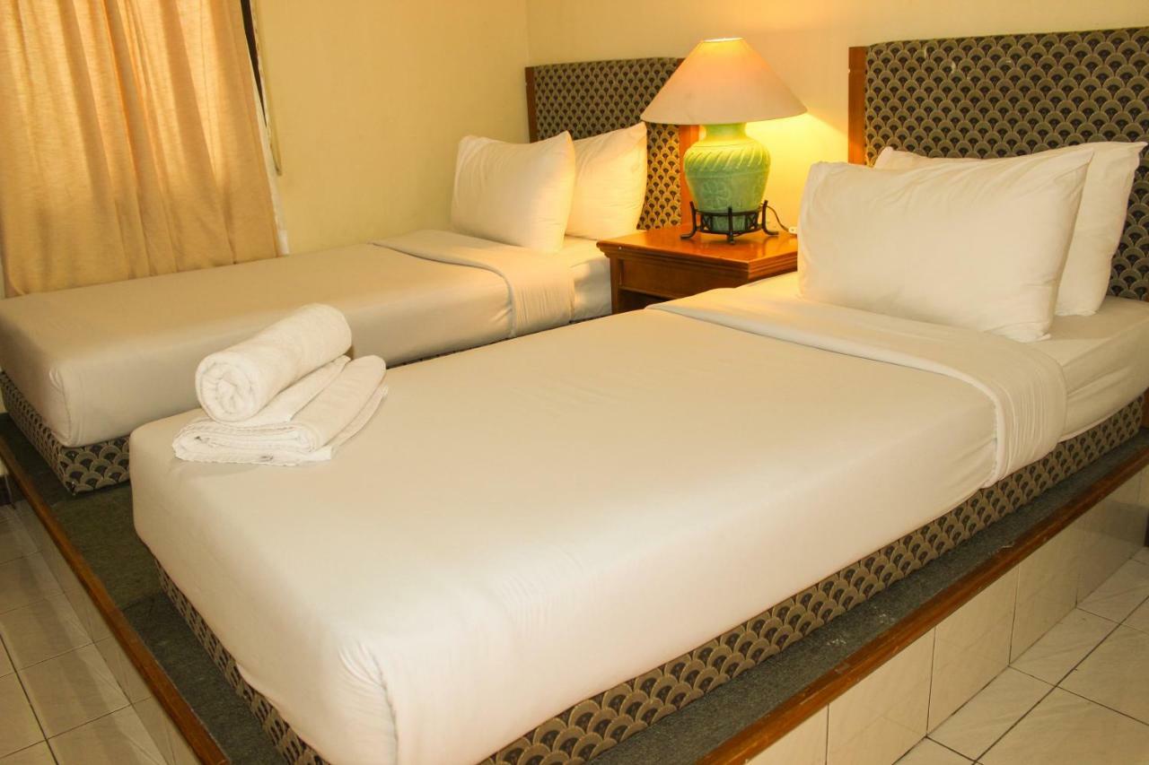 Parkside Nuansa Maninjau Resort Buitenkant foto