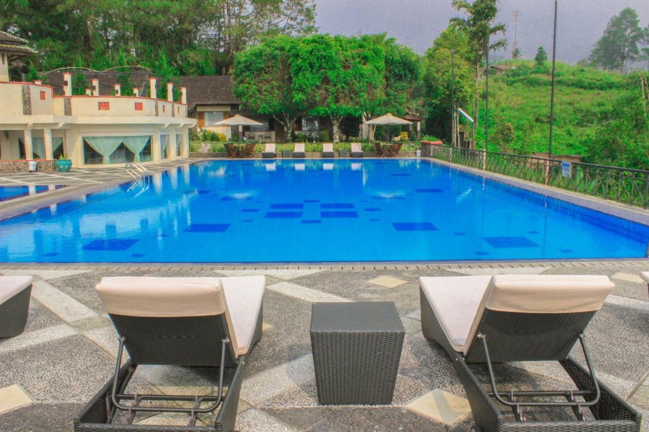 Parkside Nuansa Maninjau Resort Buitenkant foto